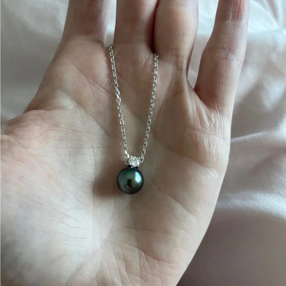 Tahiti necklace with lab diamond moissanite